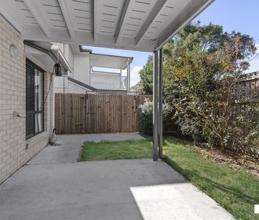 Luxury 3 bed townhouse, convenient to everything - Photo 4