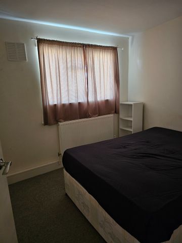 Room in a Shared Flat, Campbell Court, NW9 - Photo 2