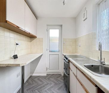 2 bedroom semi-detached bungalow to rent - Photo 3