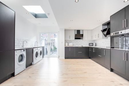 Room 6, 9 Frank Street, Belfast, BT5 4NW - Photo 4