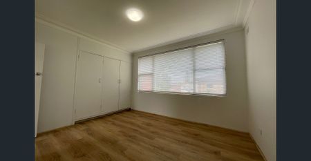 Spacious, Renovated 2 Bedroom Townhouse - Photo 2