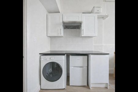 Studio Flat, Cromwell Road, SW5 - Photo 2