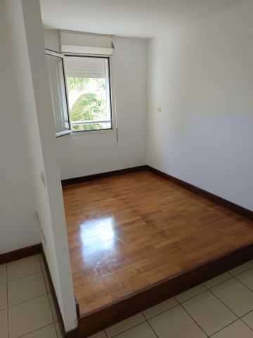 Location Appartement 1 pièce 28m² ST DENIS 97400 - Photo 2