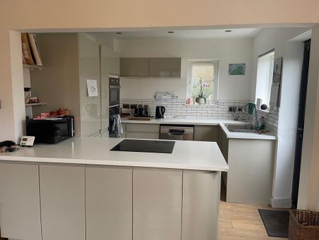 3 bedroom detached house to rent - Photo 5