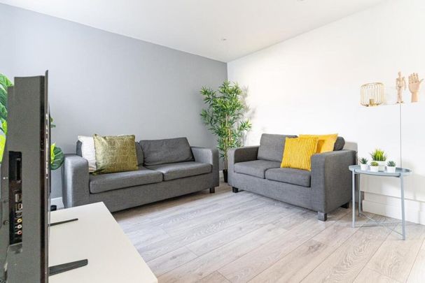 6 bedroom house to rent - Photo 1