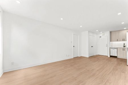 Charles West — Studio Suite - Photo 2
