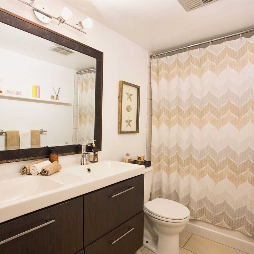 For Lease - 716 The West Mall N/A Unit# 906 (Room), Toronto, Ontario - Photo 1