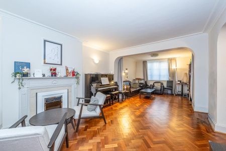 3 bedroom mews to rent - Photo 2