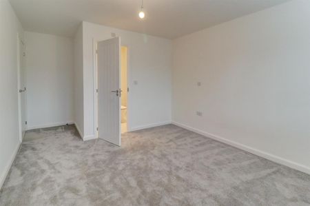 4 BED Detached house To rent - Photo 4