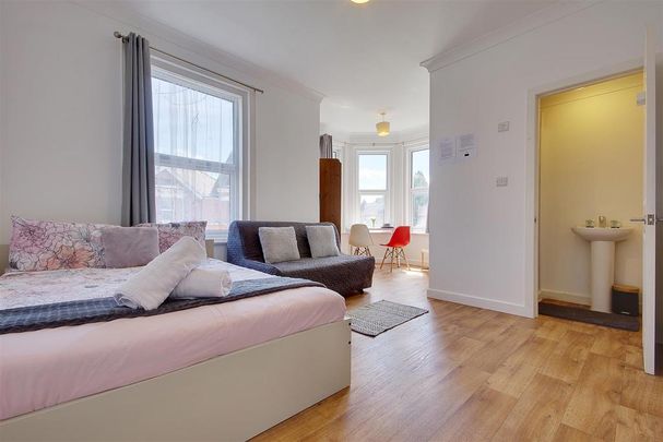 Studio to rent - Photo 1