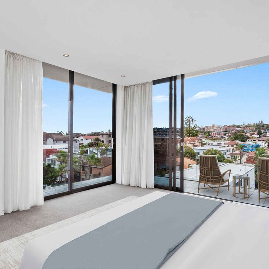 Opulent Beachfront Penthouse with Stunning Bondi Beach Views. - Photo 1