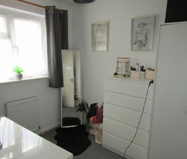 2 bed Terraced - To Let - Photo 5