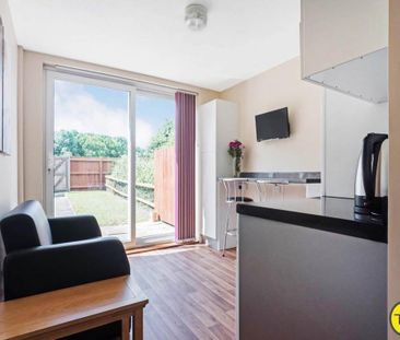 1 bedroom in a house share to rent - Photo 1