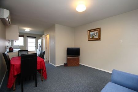 2 Bedroom flat with garage - Photo 4