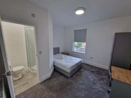 4 bedroom terraced house to rent - Photo 2