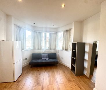 Heathfield Gardens, Brent Cross, NW11 - Photo 1