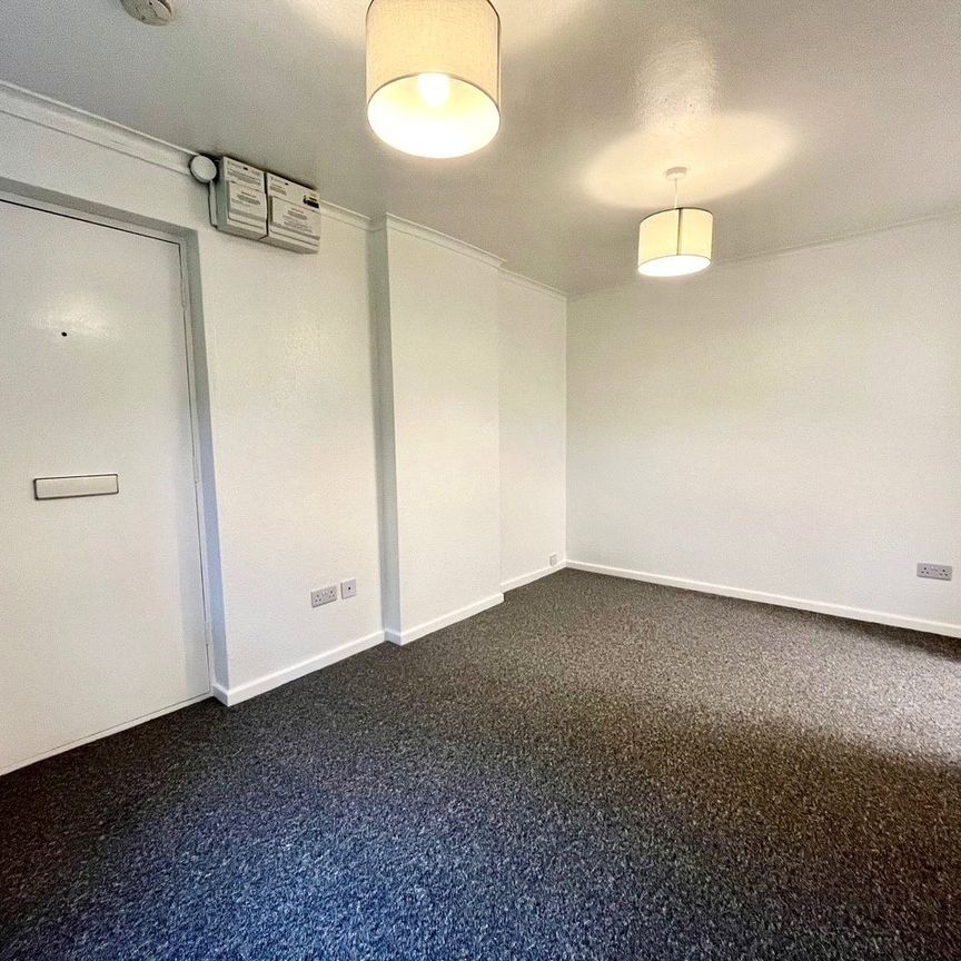 Bubwith Close, Chard, Somerset, TA20 - Photo 1