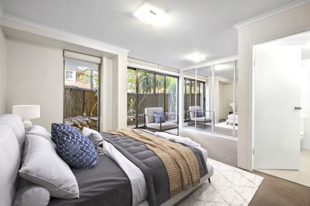 OPEN PLAN OVERSIZED LIVING - WALKING DISTANCE TO CHATSWOOD WESTFIELD - Photo 4