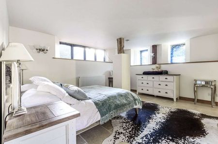 Well presented barn conversion with flexible accommodation arranged over three floors - Photo 4