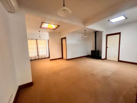 Charming Family Home in Glenbrook - Photo 5