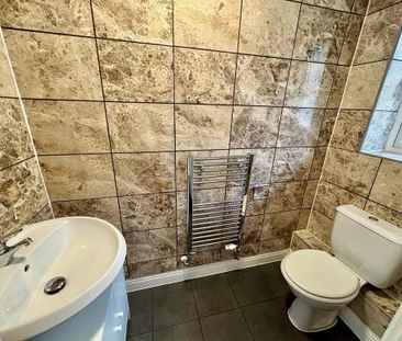 4 bedroom semi-detached house to rent - Photo 3