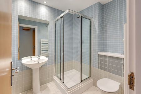 2 Bed Flat - Photo 5