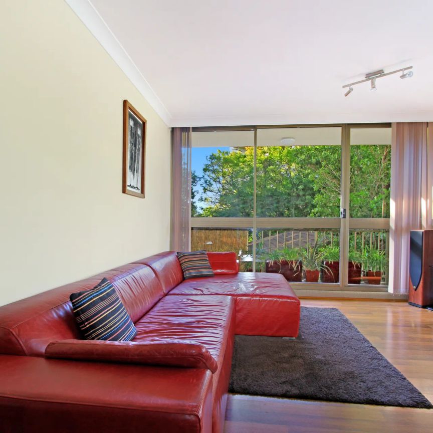 North facing apartment in sought after location - Photo 1
