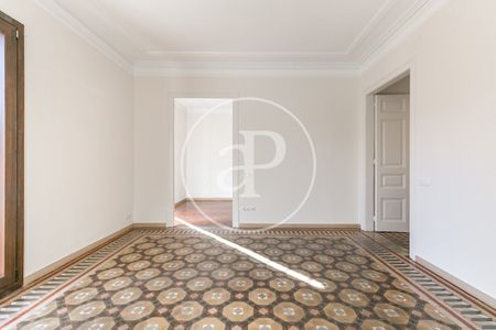 Apartment for rent on Carrer Sant Pere Més Alt - Photo 2