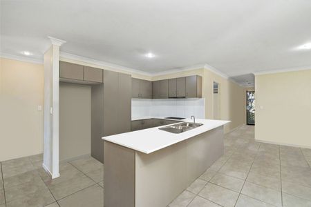 5 Benjamin Street,PIMPAMA - Photo 3