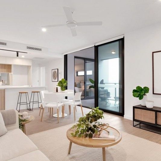 MILTON - HIGH FLOOR 2 BEDROOM 2 BATH ROOM APARTMENT WITH 1 CARPARK - Photo 1