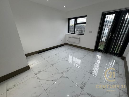 6 bedroom semi-detached house to rent - Photo 1