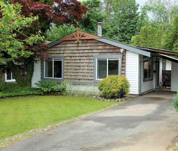 Cozy Rancher Home with Fenced Backyard – Half Months Rent Free! - Photo 2