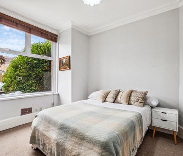 3 bedroom flat to rent - Photo 4