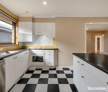 Charming Family Home - A1 Location! - Photo 4