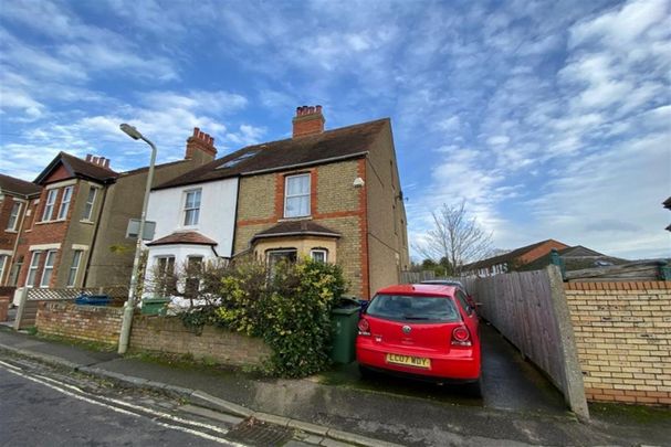 4 bedroom semi-detached house to rent - Photo 1