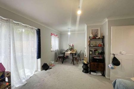 Woking, Surrey, GU21 - Photo 5