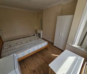 Room in a Shared Flat, Bertram Road, NW4 - Photo 4