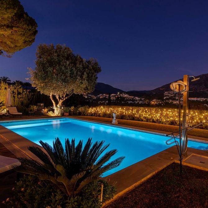 Luxury Villa for rent in Nueva Andalucia, Andalusia - Photo 1