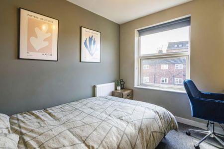 6 bedroom terraced house to rent - Photo 3