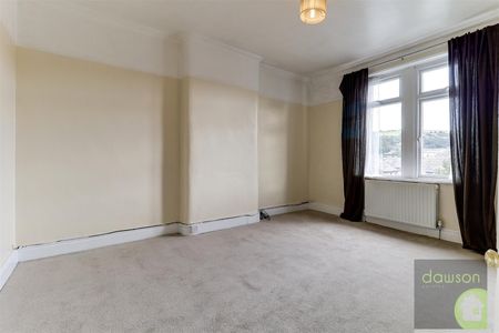 4 bed terraced house to rent in Huddersfield Road, Halifax - Photo 5