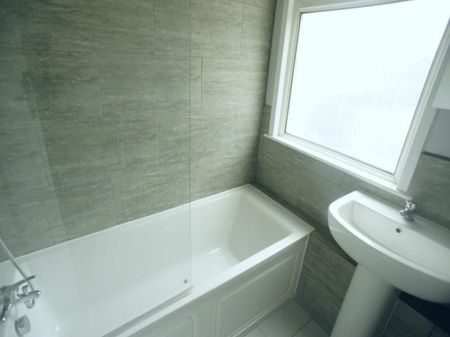 2 Bedroom Maisonette To Let - Photo 4