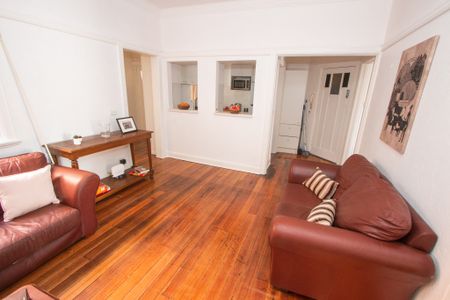 CONVENIENTLY LOCATED FOUR BEDROOM APARTMENT. - Photo 4