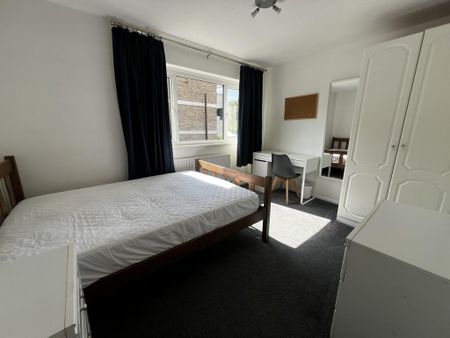 4 bedroom terraced house to rent - Photo 5