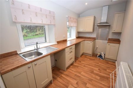 2 bedroom end of terrace house to rent - Photo 5