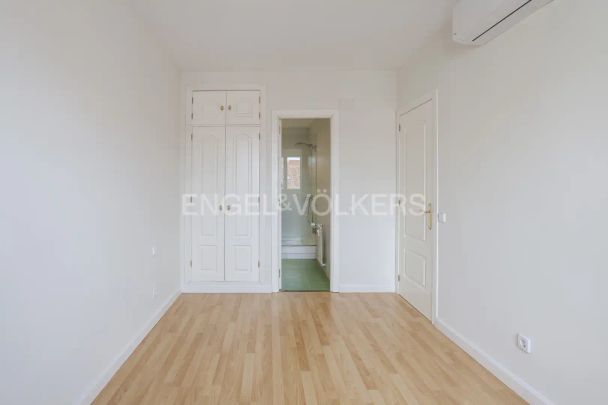 Apartamento de alquiler en Calle de Luchana, Trafalgar - Photo 1