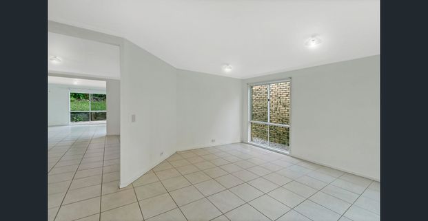 Family home in Headland Park - Photo 1