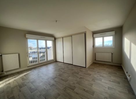 A LOUER - APPARTEMENT T3 - CHENY - Photo 1