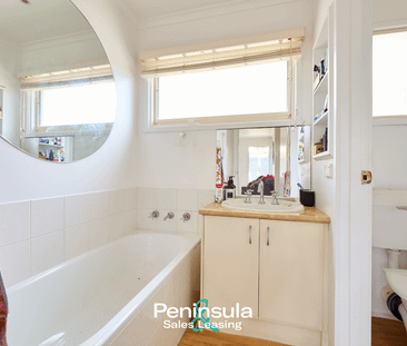 Walk to Mornington Main Street – WATER USAGE INCLUDED IN WEEKLY RENT - Photo 6