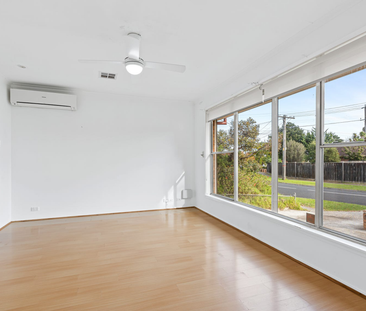 6 Centenary Crescent, Werribee VIC, Belconnen - Photo 1