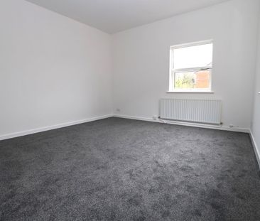 220 Walmersley Road, Bury, BL9 6LL - Photo 4